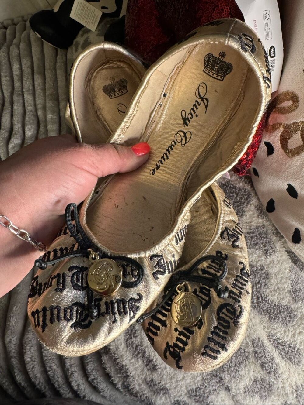 Y2k vintage gold logo juicy couture flats sz9 w/pouch foldable